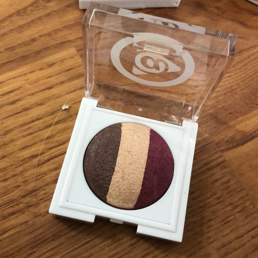 Eyeshadow “baked eye trio”